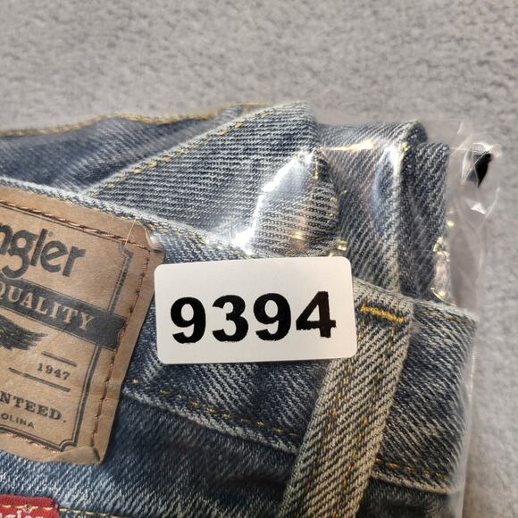 Wrangler Jeans Mens 30x31 Blue Straight Leg Distressed Denim Thrashed - Picture 12 of 12